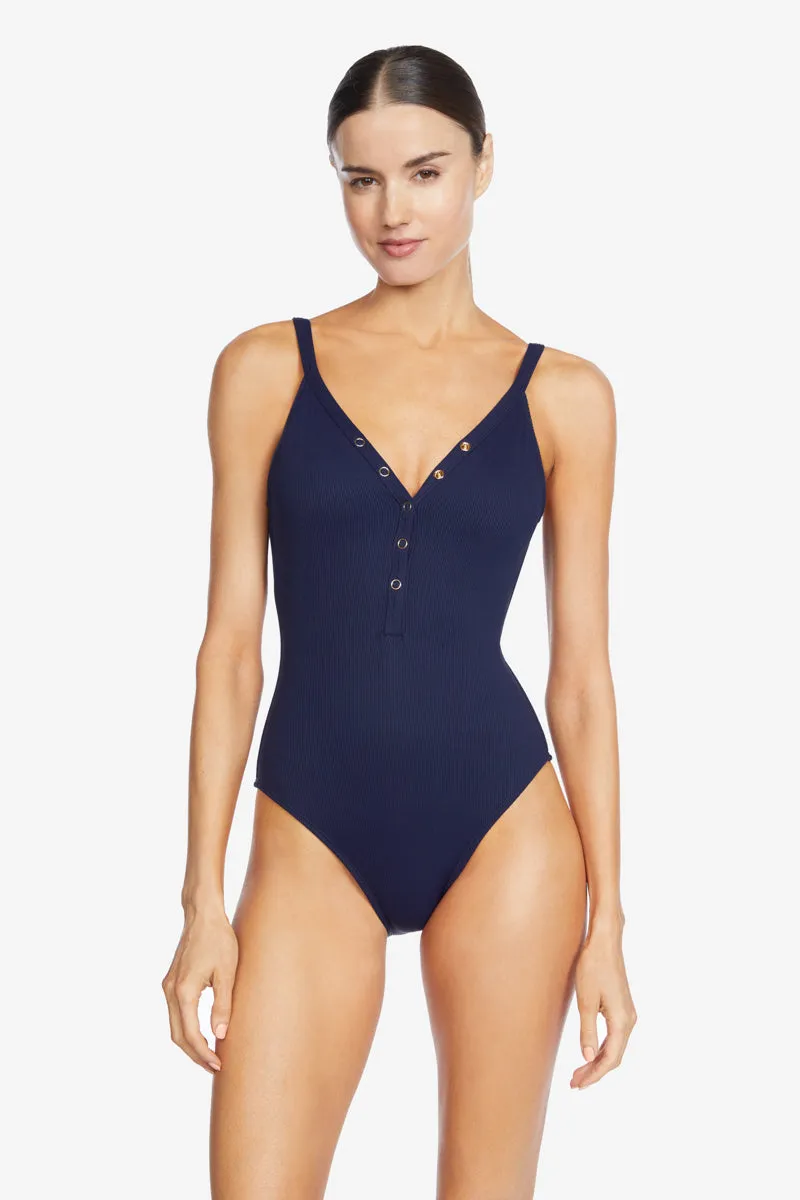 AMY V-NECK ONE PIECE