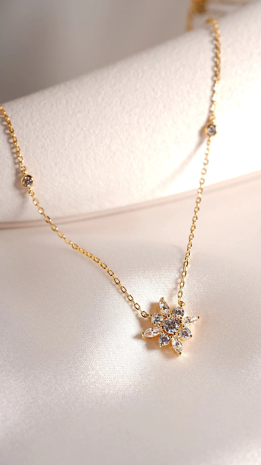 Camelia Necklace 18K Gold Vermeil