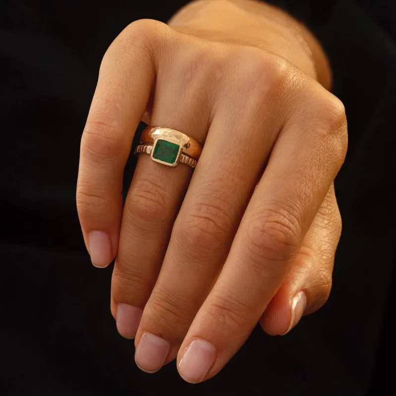 Linea Ring, Emerald, Large, 9kt Yellow Gold