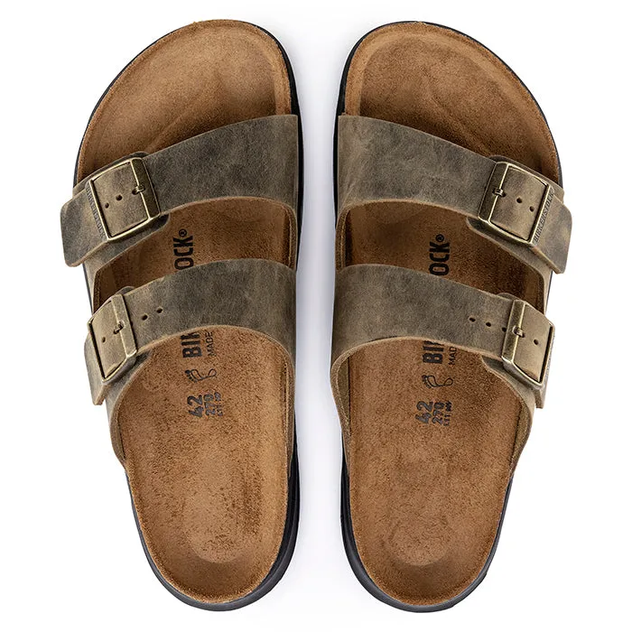 Mens Birkenstock Arizona Rugged Oiled in Faded Khaki