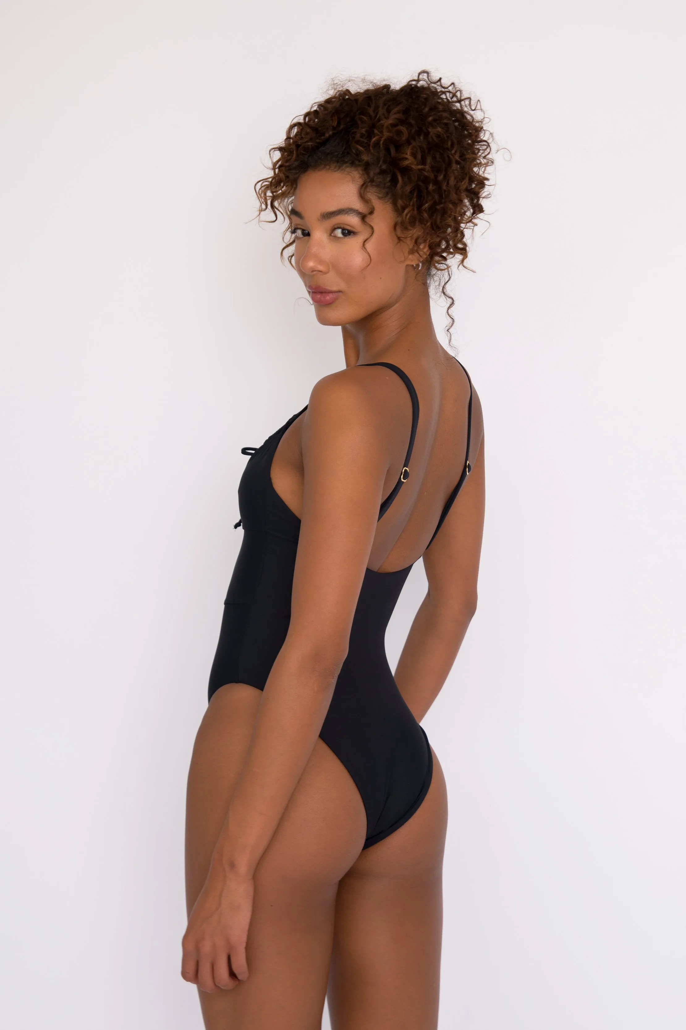 Nikki One Piece - Black