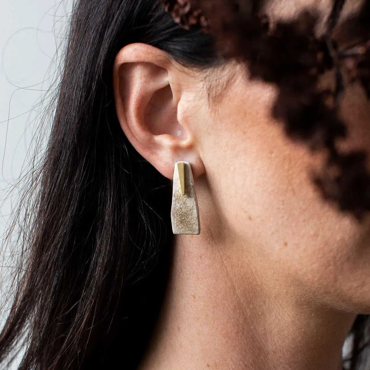 Pillar 2-in-1 Earrings - Raku   Brass