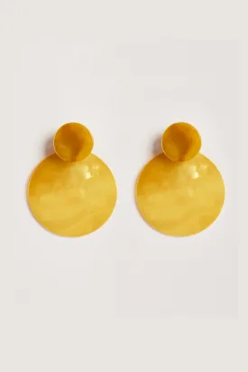 The Shell Earrings in Yellow